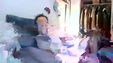 Snapshot of tooshort30w59675 chatting on February 15, 8:13 am tooshort30w59675 online show from February 15, 8:13 am