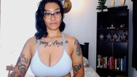 Snapshot of toothyy chatting on December 23, 4:44 am toothyy online show from December 23, 4:44 am