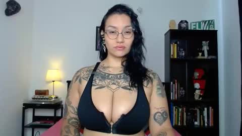 Snapshot of toothyy chatting on May 12, 1:41 pm toothyy online show from May 12, 1:41 pm