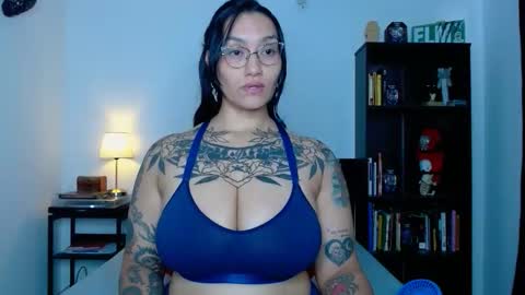 Snapshot of toothyy chatting on May 16, 7:34 pm toothyy online show from May 16, 7:34 pm