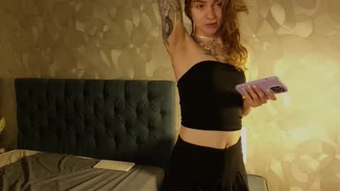 Snapshot of top_magical_girls chatting on October 13, 9:37 pm Alice and Sandra online show from October 13, 9:37 pm