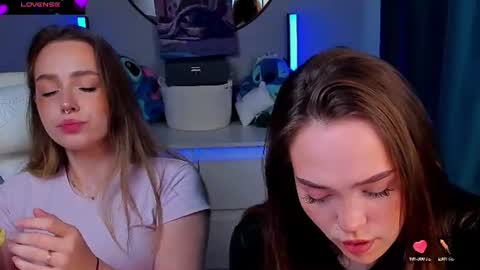 Snapshot of top_twins chatting on June 6, 7:35 am Yara online show from June 6, 7:35 am