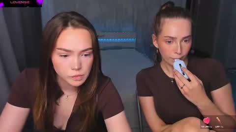 Snapshot of top_twins chatting on June 10, 8:35 am Yara online show from June 10, 8:35 am