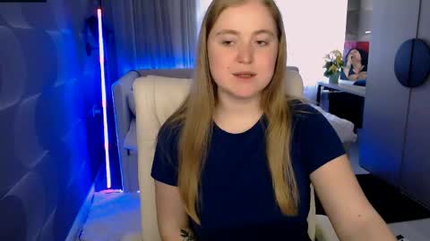 tori_blond online show from April 25, 6:16 am