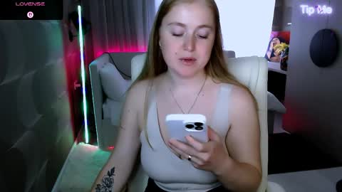 Snapshot of tori_blond chatting on May 28, 5:49 am tori_blond online show from May 28, 5:49 am