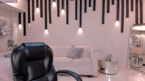 Tori Cross online show from February 4, 11:27 am