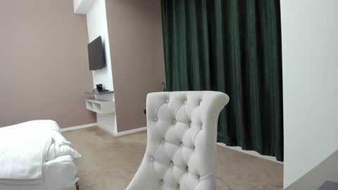 Snapshot of torinova chatting on December 6, 3:44 pm         online show from December 6, 3:44 pm