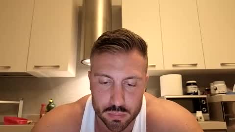 Snapshot of toro_arrapato chatting on May 18, 10:04 pm toro_arrapato online show from May 18, 10:04 pm
