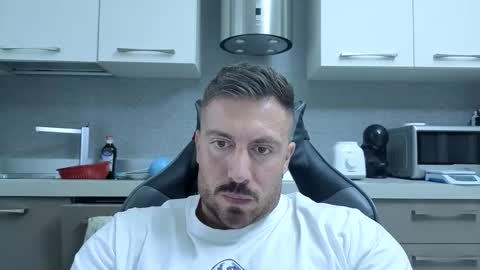 Snapshot of toro_arrapato chatting on June 7, 9:57 am toro_arrapato online show from June 7, 9:57 am