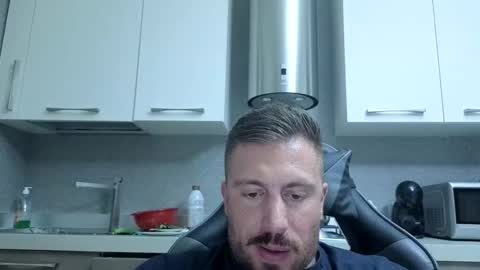 Snapshot of toro_arrapato chatting on June 10, 2:01 am toro_arrapato online show from June 10, 2:01 am