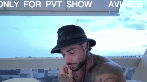 Snapshot of toro_arrapato chatting on August 1, 7:24 pm toro_arrapato online show from August 1, 7:24 pm