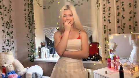 Lina online show from November 29, 12:52 pm