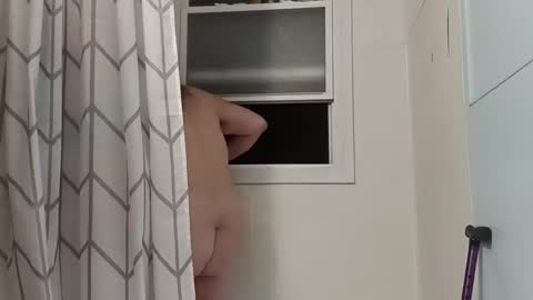 Snapshot of totallyawesome_65 chatting on February 18, 11:50 am totallyawesome_65 online show from February 18, 11:50 am