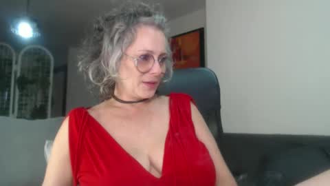 Snapshot of totypink chatting on February 8, 4:25 pm TotyPink online show from February 8, 4:25 pm