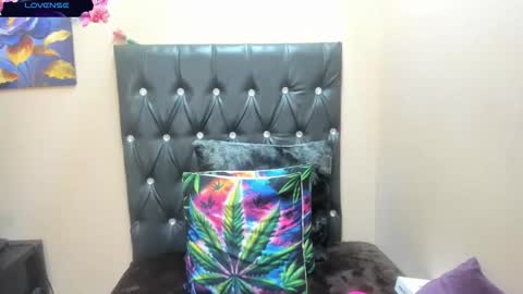 toxicfantasy4u online show from May 19, 7:42 pm