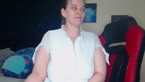 Lilly Miss Mistress Goddess Maam Queen Boss online show from December 31, 11:53 am