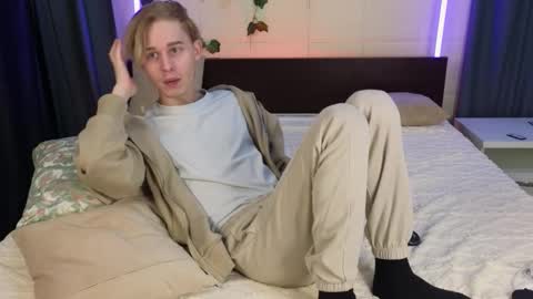 Max online show from December 2, 1:05 pm