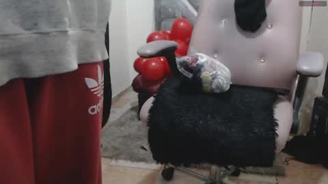 Snapshot of toxxxic_cams chatting on May 18, 7:03 am toxca69 online show from May 18, 7:03 am