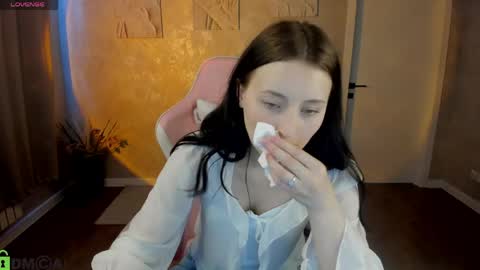 tracey_gill online show from June 9, 9:10 am
