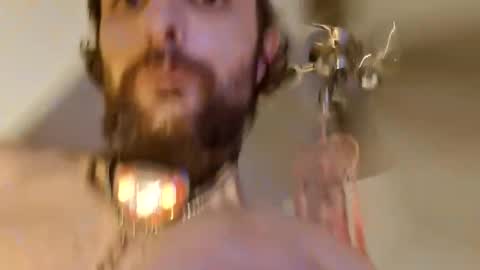 Snapshot of trackisback chatting on January 9, 8:06 am trackisback online show from January 9, 8:06 am