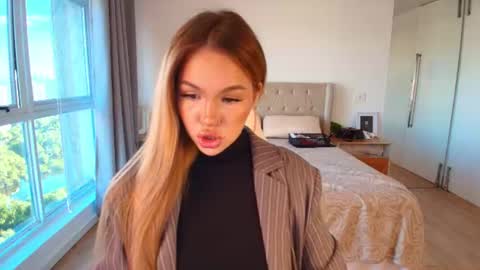 Snapshot of tracy_tay1or chatting on July 1, 11:01 am Tracy GMT2 Mon 3 AM - 4 PM Tue 3 AM - 4 PM Wed 3 AM - 4 PM Thur 3 AM - 4 PM Fri 3 AM - 4 PM online show from July 1, 11:01 am