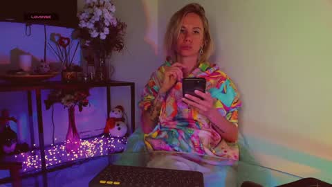 Hey my name is Kiri Kiri online show from February 2, 9:02 pm