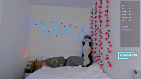 Snapshot of traharaaa chatting on October 16, 12:17 pm Ariana and Erik online show from October 16, 12:17 pm