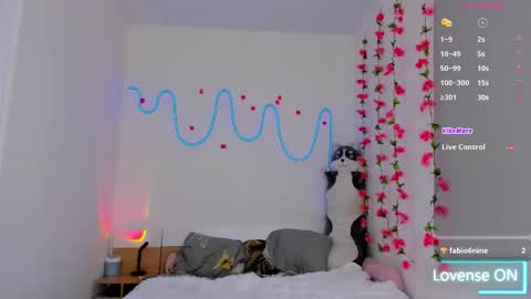 Snapshot of traharaaa chatting on October 25, 12:02 pm Ariana and Erik online show from October 25, 12:02 pm