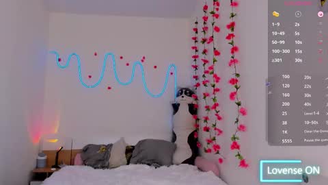 Snapshot of traharaaa chatting on October 30, 1:12 pm Ariana and Erik online show from October 30, 1:12 pm