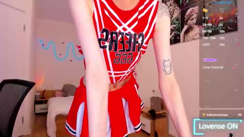 Snapshot of traharaaa chatting on November 27, 9:00 am Ariana and Erik online show from November 27, 9:00 am