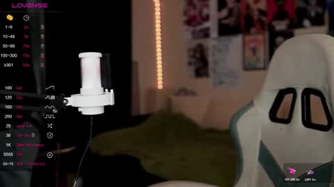 Snapshot of traharaaa chatting on February 17, 3:08 pm Ariana and Erik online show from February 17, 3:08 pm