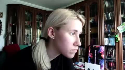 Snapshot of tranhardisty chatting on June 12, 8:24 am Lesly online show from June 12, 8:24 am
