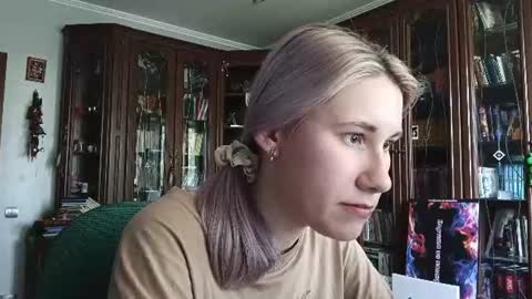 Snapshot of tranhardisty chatting on June 20, 5:32 am Lesly online show from June 20, 5:32 am