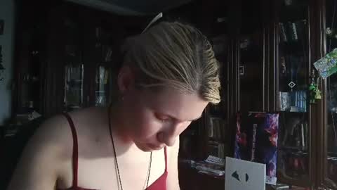 Snapshot of tranhardisty chatting on July 1, 9:55 am Lesly online show from July 1, 9:55 am