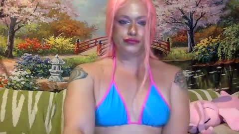 Snapshot of trannymilfcumslut chatting on March 5, 6:33 am TrannyCumSlut online show from March 5, 6:33 am