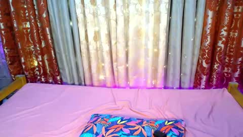 Gigi online show from November 19, 4:29 pm