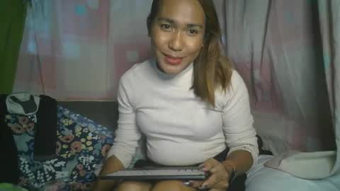 transhottie28 online show from February 15, 9:38 am