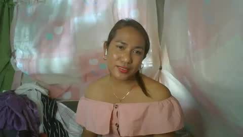 transhottie28 online show from March 2, 5:33 am