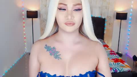 KYLIE BELLA  TS online show from June 19, 8:29 am