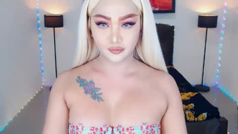KYLIE BELLA  TS online show from July 17, 7:15 am
