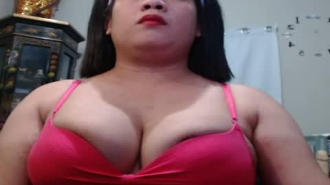 travelergirl online show from June 2, 1:24 pm