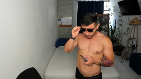 Snapshot of travis_bakerr chatting on December 15, 9:09 pm travis bakerr online show from December 15, 9:09 pm