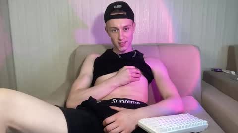 Travis online show from April 25, 8:28 am