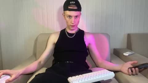 Travis online show from April 26, 9:18 am