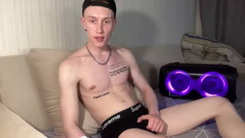 Travis online show from May 14, 7:20 pm
