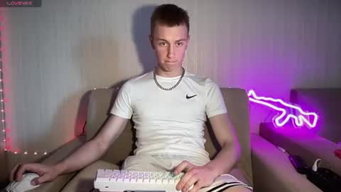 Travis online show from June 18, 8:58 am