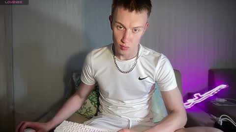 Travis online show from June 22, 9:06 am