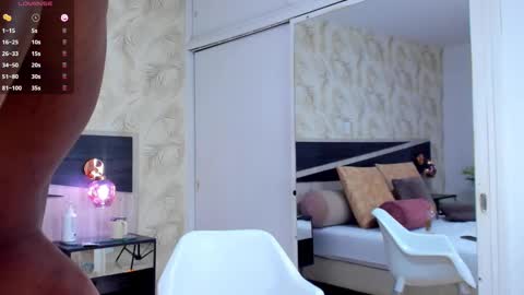 Travis online show from October 12, 3:00 pm