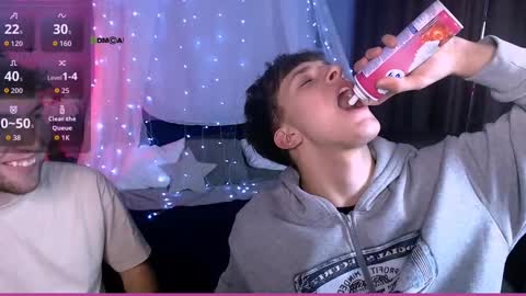 Snapshot of travis_wolf_ chatting on November 12, 7:57 pm Travis online show from November 12, 7:57 pm