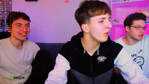 Snapshot of travis_wolf_ chatting on November 13, 8:19 pm Travis online show from November 13, 8:19 pm